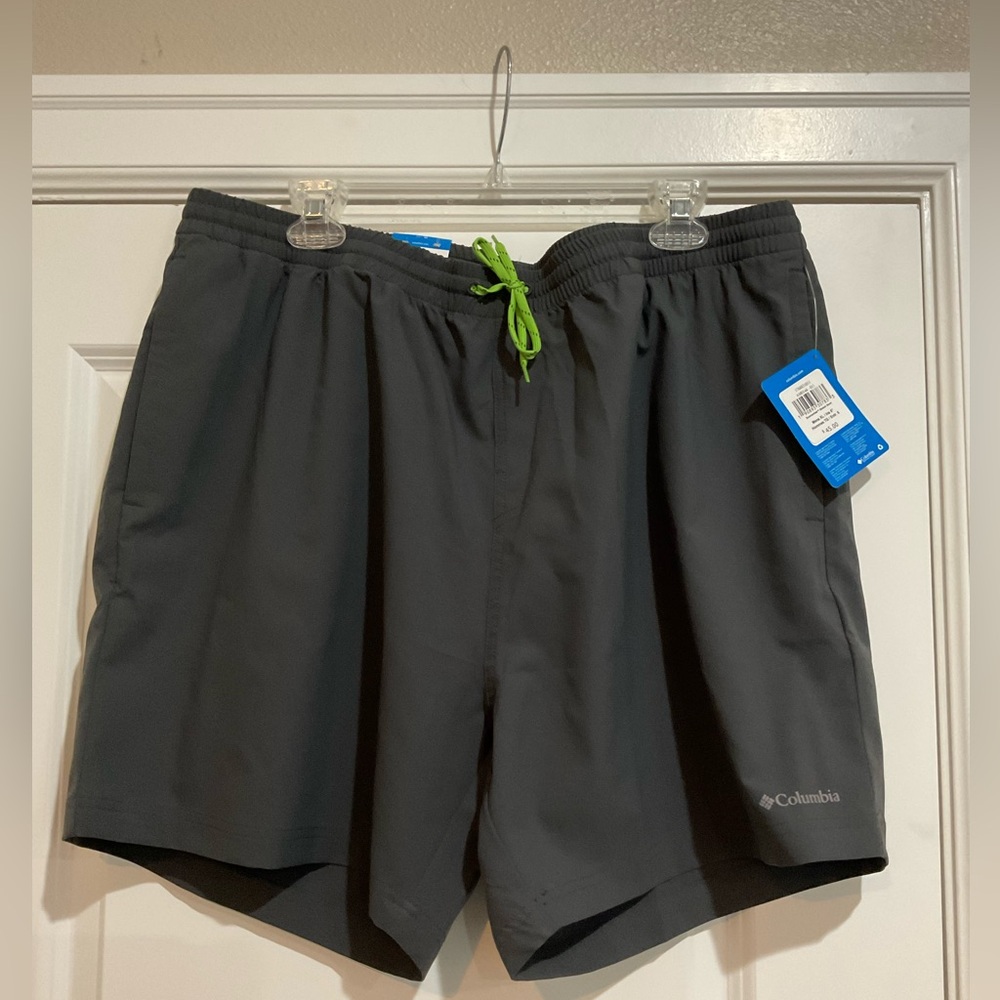 NWT Men’s Columbia shorts. Size XL.